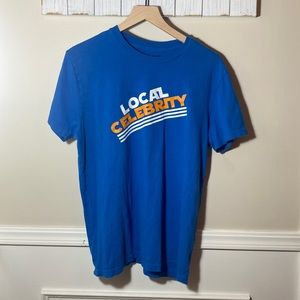 💕Mens size L local celebrity t shirt